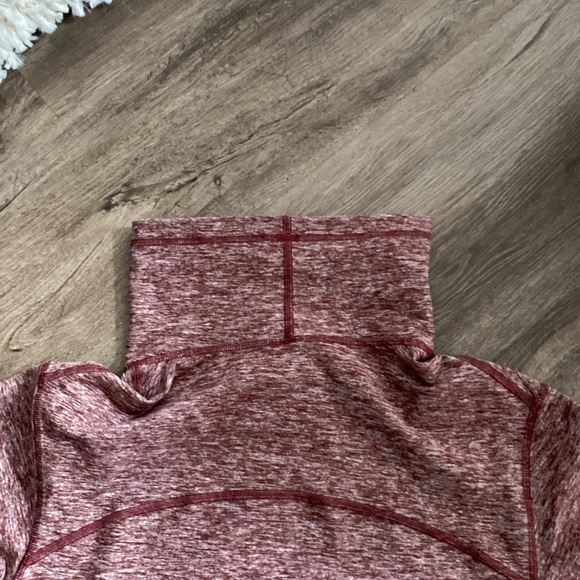 Two piece- Women’s size 4 lululemon jogger and hoodie -heathered maroon colour - Picture 9 of 11